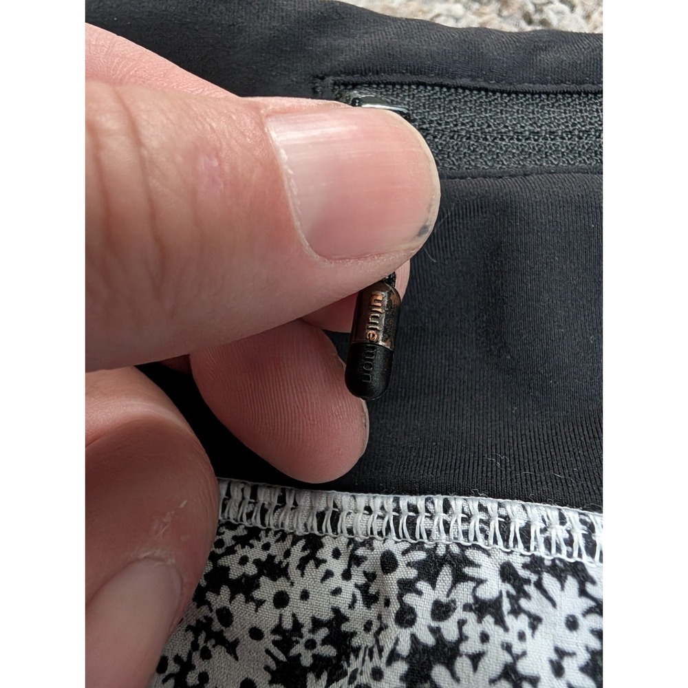 Lululemon Speed Up Shorts Womens 6 Black White Floral 3' Running - Picture 8 of 10